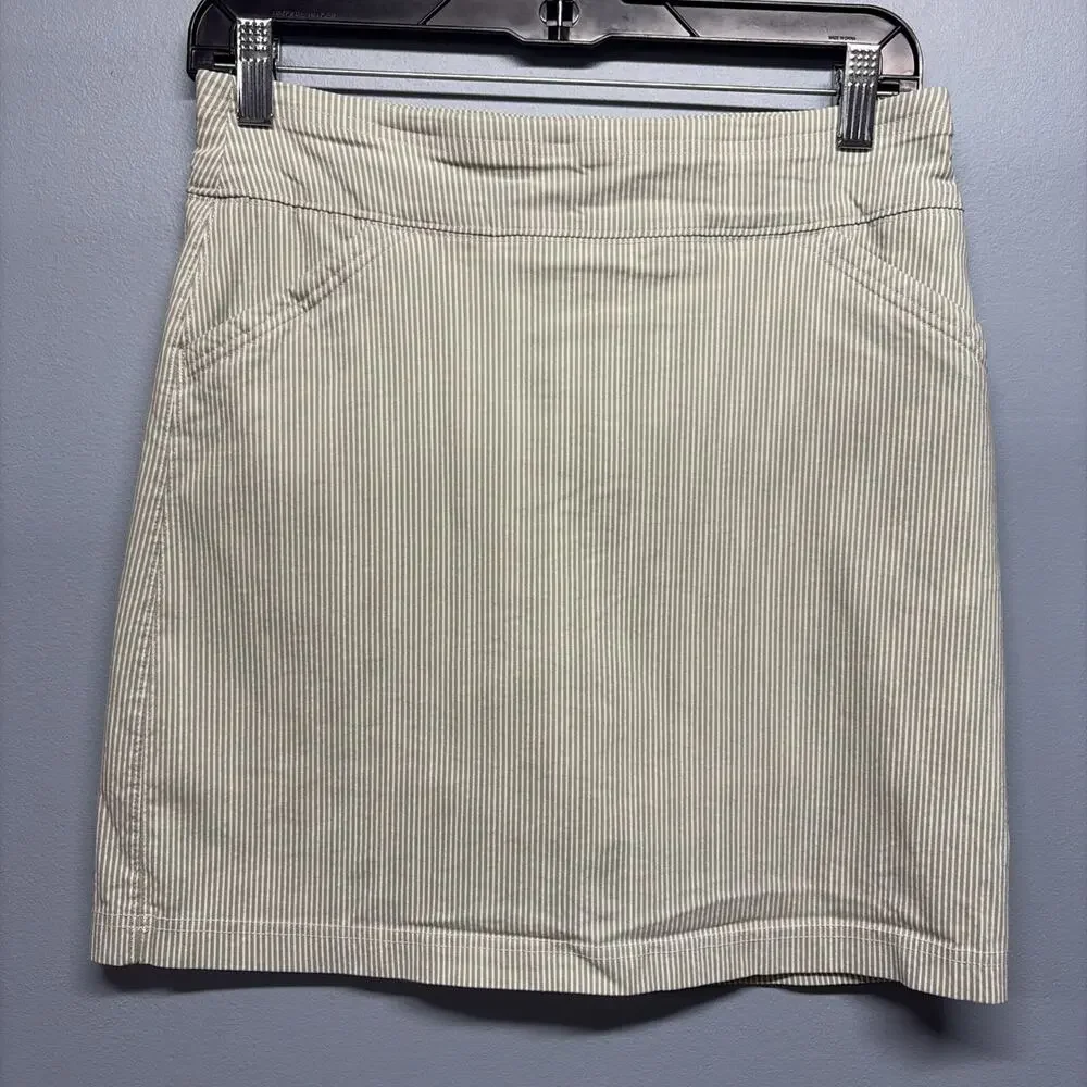 Mario Serrani Tummy Control Green Pinstripe Skort Country Club Chic -Size Small
